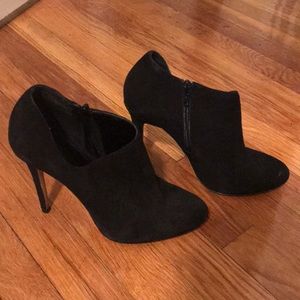 Sole Society black bootie/pump